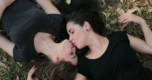 Lesbian Couple Lay Grass Park Looking Each Other — Stockfoto