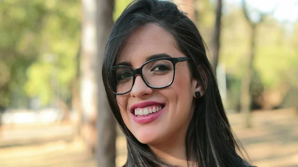 Hispanic Woman Wearing Glasses Looking Camera Smart Latina Girl — Stock Fotó