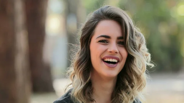 Hispanic Latin Girl Looking Camera Laughing Outdoors — Fotografia de Stock