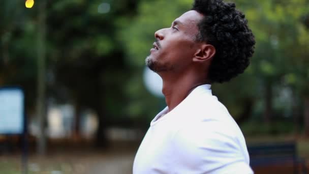 Casual Black Guy Adjusting Clothing African Descent Man Standing Outdoors — Vídeos de Stock