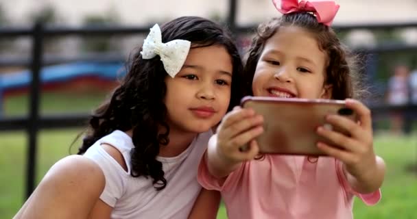 Excited Little Girls Holding Smartphone Device — Vídeo de stock