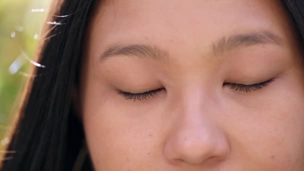 Meditative Young Asian Chubby Woman Closing Eyes Contemplation — Vídeos de Stock