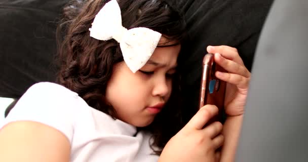 Little Girl Watching Social Media Cellphone — Stockvideo