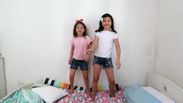 Two Little Sisters Dancing Kid Room Happy Small Children Dance — Stockvideo