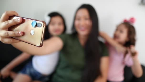 Family Speaking Video Call Using Cellphone Asian Mother Little Girls — Stockvideo
