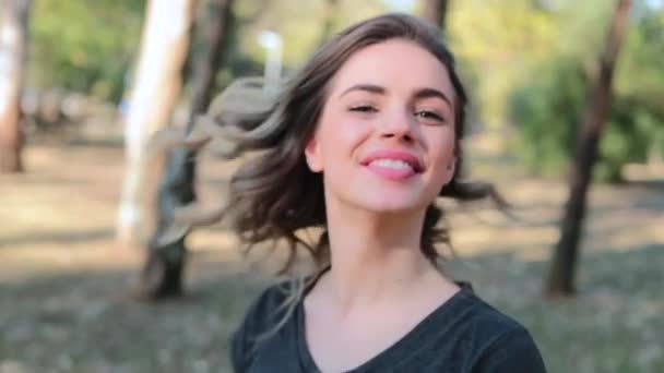 Beautiful Girl Turning Smiling Camera Outdoors — Vídeo de Stock