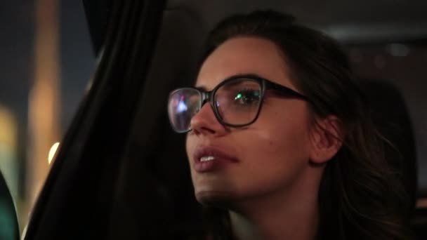 Woman Looking Out Car Window Night Woman Starring City Lights — Stok video