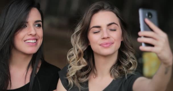 Girlfriends Taking Selfie Together Park Holding Smartphone — Stockvideo