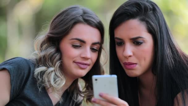 Girlfriends Looking Cellphones Sharing Social Media Gossip Outdoors — Vídeo de stock