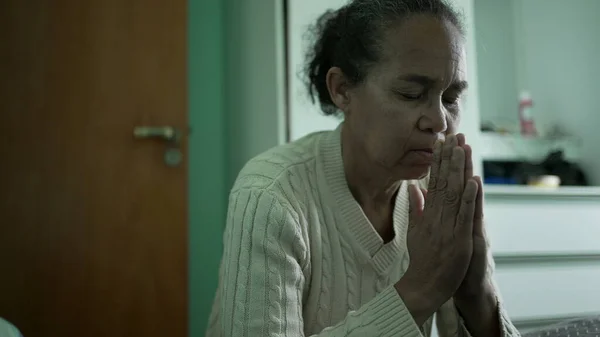 Brazilian Older Woman Praying God Faithful Spiritual Elder Lady Prays — Fotografia de Stock