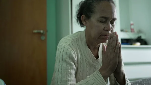 Brazilian Older Woman Praying God Faithful Spiritual Elder Lady Prays — Fotografia de Stock
