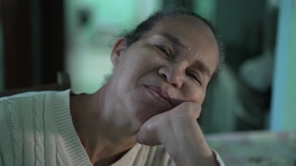 Contemplative Senior Black Woman Face One Pensive Hispanic Older Lady — Vídeo de Stock