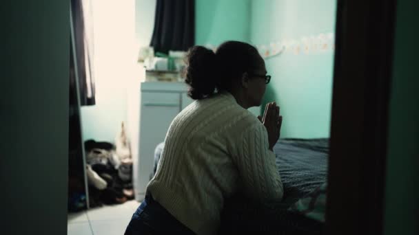 One Hispanic Older Woman Praying Bedside Religious Elder Person Faith — Wideo stockowe