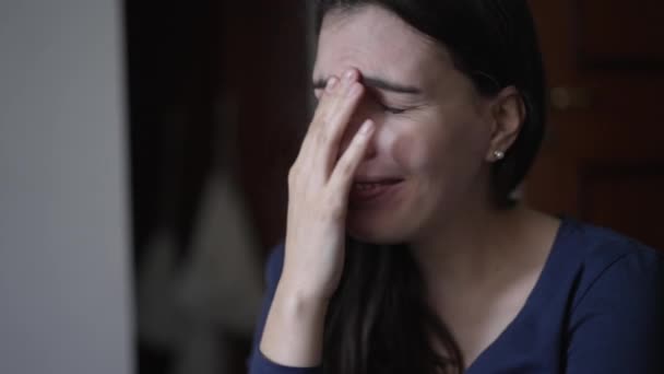 Woman Reacting Surprise Unbelief News Told Friend Person Closeup Face — Stock video