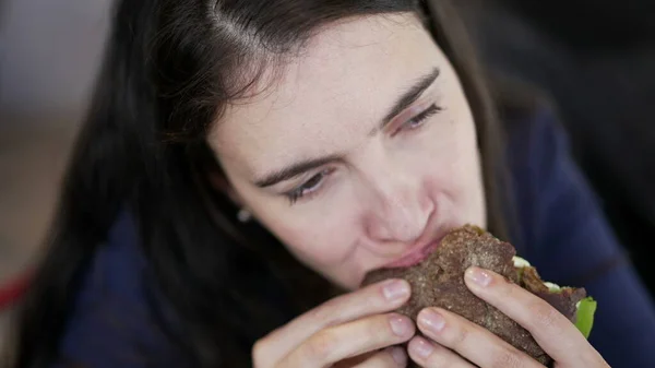Woman Eating Cheeseburger Closeup Mouth Person Takes Bite Hamburger — Φωτογραφία Αρχείου