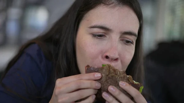 Woman Eating Cheeseburger Closeup Mouth Person Takes Bite Hamburger — Foto de Stock