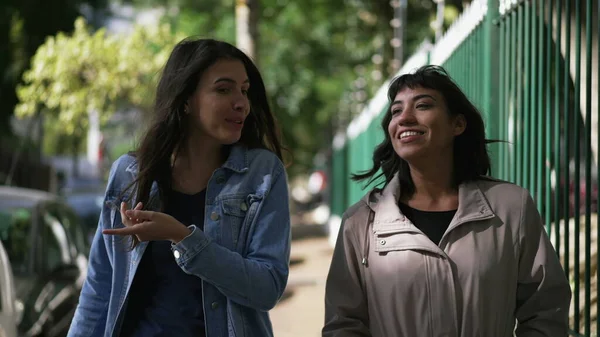 Female Friends Walking Together Urban Street Smiling — Foto Stock
