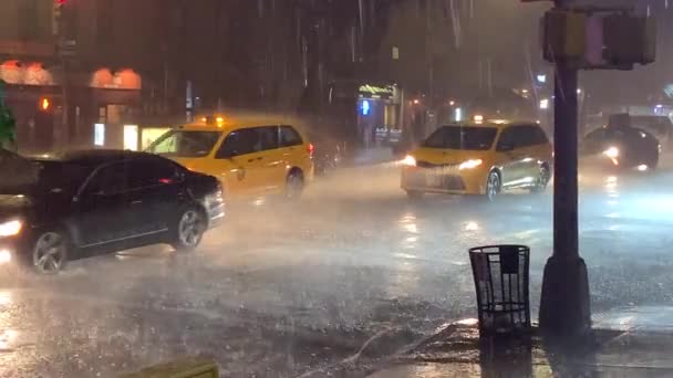 Nova Iorque City Eua Julho 2019 Derramando Chuva Carros Nyc — Vídeo de Stock