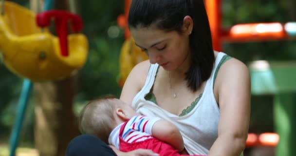 Mom Breastfeeding Baby Infant Boy Naturally — Stock video