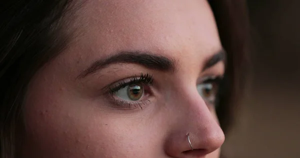 Young Woman Close Girl Face Green Eyes Looking Horizon Thinking — Fotografia de Stock