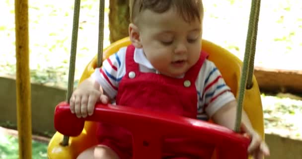 Happy Baby Boy Playground Park Swing — 图库视频影像