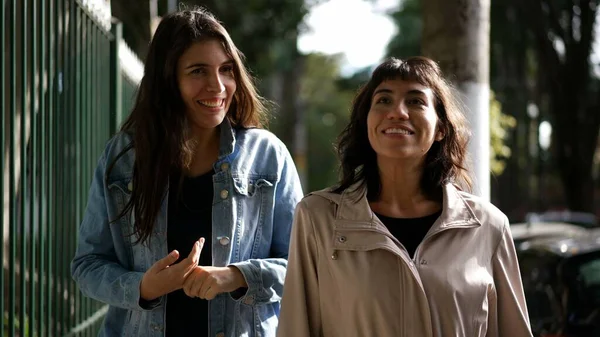 Women Speaking While Walking Street Two Girlfriends Chatting Conversation Urban — Stockfoto