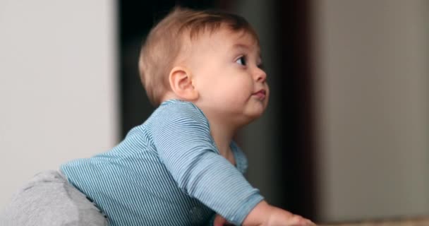 Baby Holding Doorstep Stair Observing World Toddler Development — Vídeo de Stock