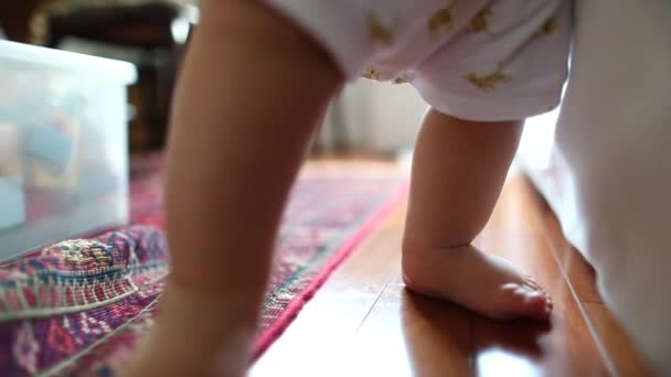 Close Baby Feet Learning Stand Toddler Foot Learns Walk — Stockvideo