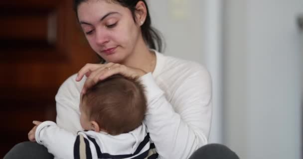 Κουρασμένη Μητέρα Νήπιο Αυθεντική Πραγματική Ζωή Μαμά Αίσθημα Εξαντληθεί — Αρχείο Βίντεο