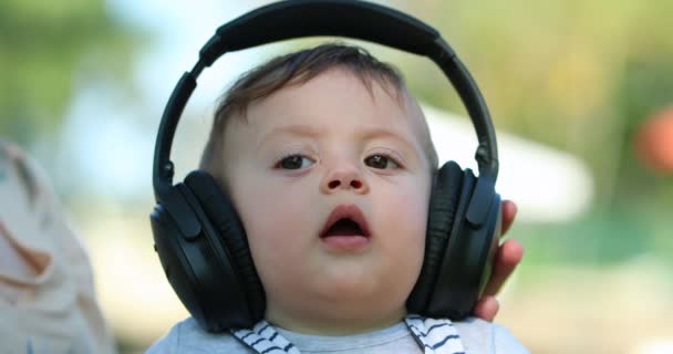 Baby Heaphones Listening Music First Time — Stok video