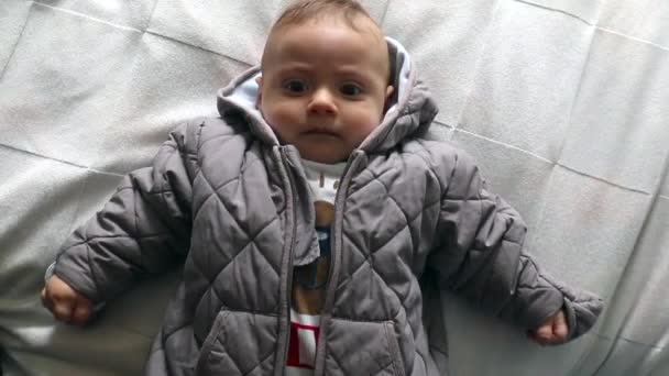 Cute Baby Wearing Winter Jumpsuit Protect Cold Parent Zipping Toddler — Vídeo de Stock