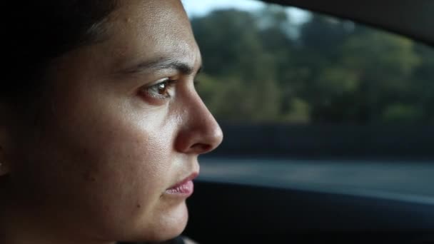 Profile Woman Driving Road Casual Authentic — Vídeo de Stock