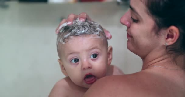 Candid Mother Infant Together Shower Washing Shampooing Baby — ストック動画