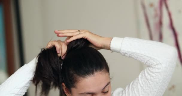 Candid Woman Tying Hair Casual Way — Vídeos de Stock