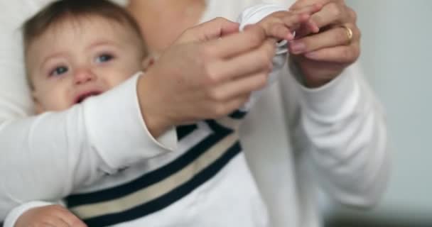 Mother Adjusting Baby Sleeve Mom Putting Clothes Infant Son Complaining — Vídeo de Stock