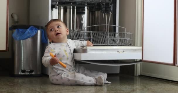 Adorable Sweet Baby Toddler Seated Next Dishwasher Touching Equipment Wanting — ストック動画