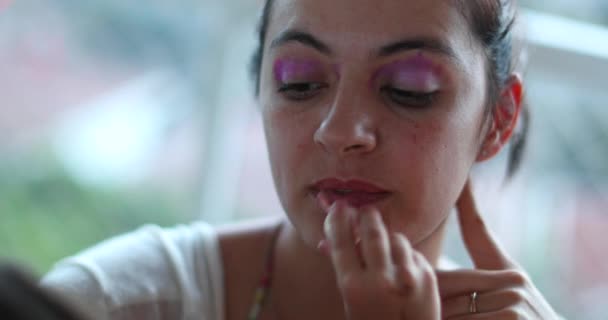 Daughter Applying Makeup Mother Face Looking Clown — Vídeo de Stock