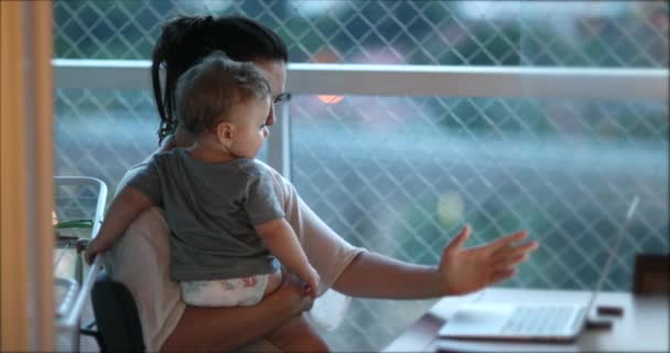 Mother Multi Tasking Holding Baby Infant Using Computer Laptop Home — Stock videók