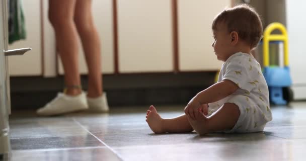 Adorable Cute Baby Infant Kitchen Floor Observing Crawling — Vídeos de Stock