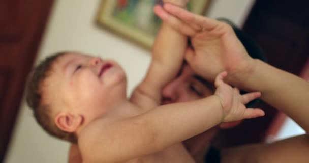 Real Life Mother Tickling Baby Infant Armpit — Stockvideo