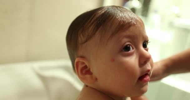 Washing Baby Infant Face Shower Head Parent Bathing Toddler Boy — Stockvideo