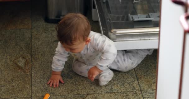 Cute Baby Touching Dishwasher Kitchen Toddler Seated Next Machine Dishwasher — ストック動画