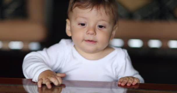 Baby Hands Holding Table Appearing Infant Looking Head — Vídeo de stock