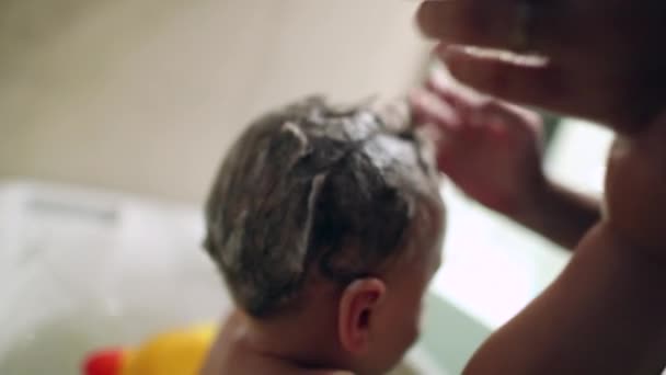 Parent Bathing Baby Bathtub Cleaning Infant Routine — Vídeo de Stock