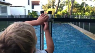 Çocuk havuz koruma kapısı açmak istiyor