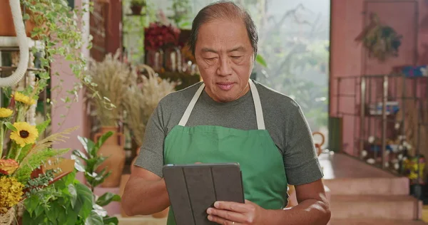 Portrait Happy Asian American Business Owner Holding Tablet Smiling Online — Fotografia de Stock