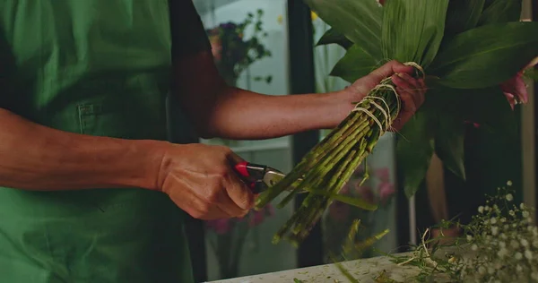 Florist Trimming Plants Creating Bouquet Flowers Client Order Small Business — Fotografia de Stock