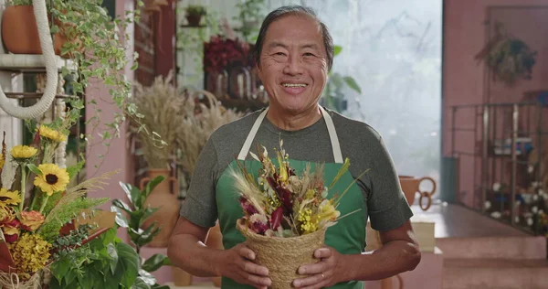 Portrait Asian American Entrepreneur Owner Local Small Business Wearing Apron — Stock fotografie