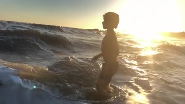 Child Beach Playing Ocean Waves — Stok video