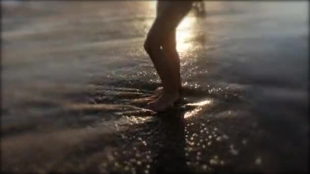 Dreamy Clip Little Girl Feet Beach Playing Water — Video Stock